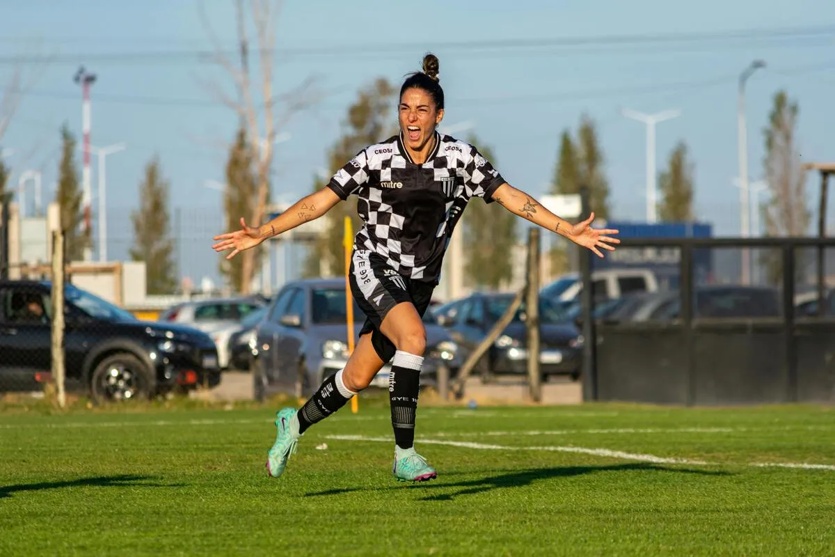 杜伦盛赞奥萨尔为年度最佳防守球员 表示每场比赛都将全力以赴如季后赛